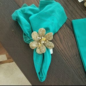 16 Gold napkin rings. Nwt. Never been used